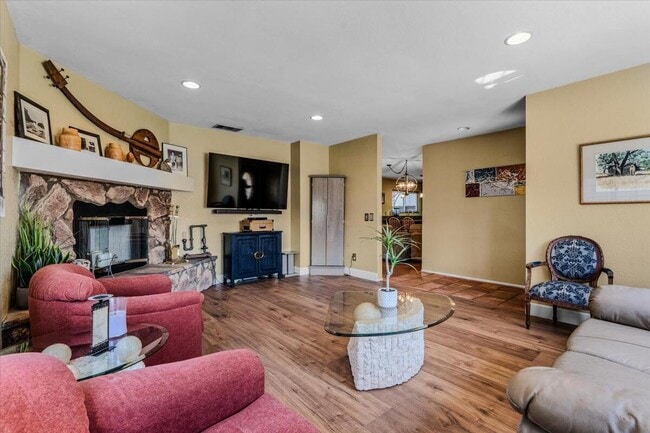 Building Photo - 53705 Avenida Diaz