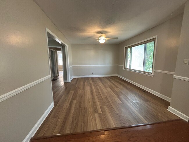 Building Photo - 4937 Walnut Dr