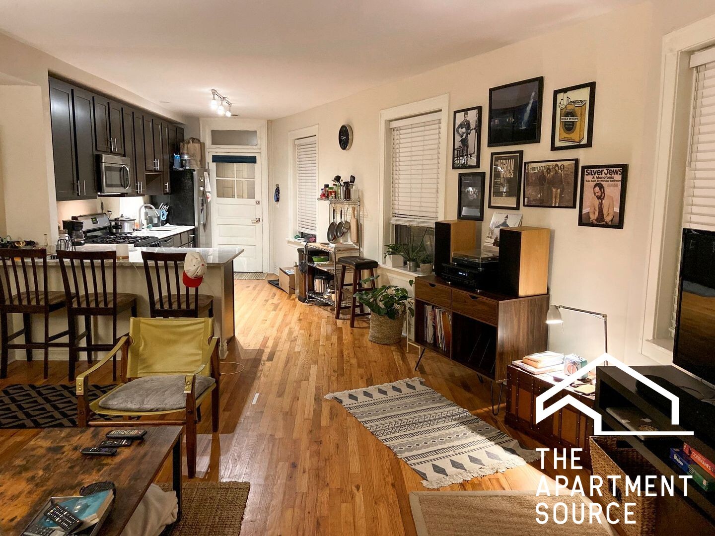 Building Photo - 2229 W Wilson Ave