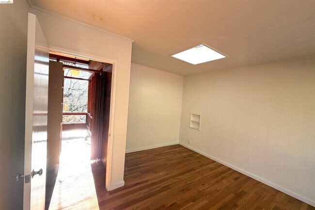 Building Photo - 25 Sunset Dr