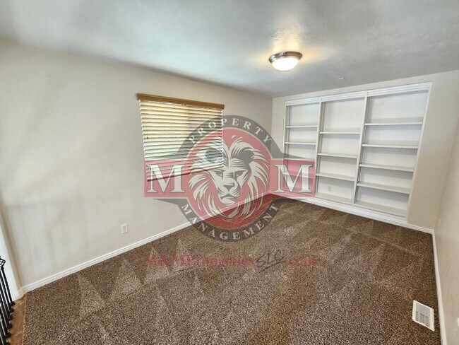 Building Photo - Great 5 Bed 2.5 Bath Home Newly Remodeled