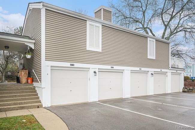 Building Photo - 41712 Onaway Dr