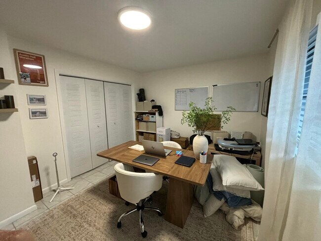 Building Photo - 800 Ibis Way