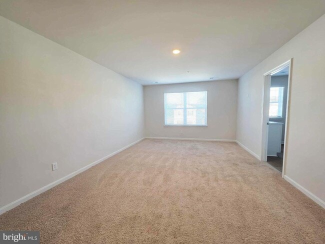 Building Photo - 374 Robbins Farm Rd