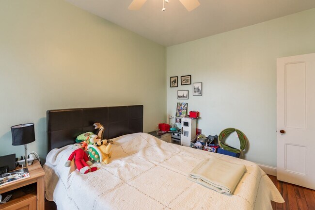 Building Photo - 206 S 43rd St