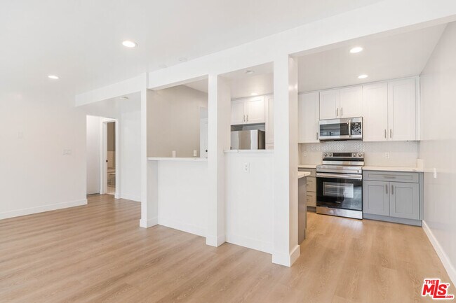 Building Photo - 6275 Canterbury Dr