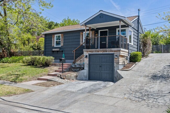 Building Photo - Fully Furnished 3-Bedroom, 1-Bath Modern B...