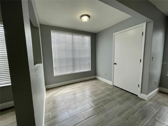 Building Photo - 1612 Columbia Arms Cir