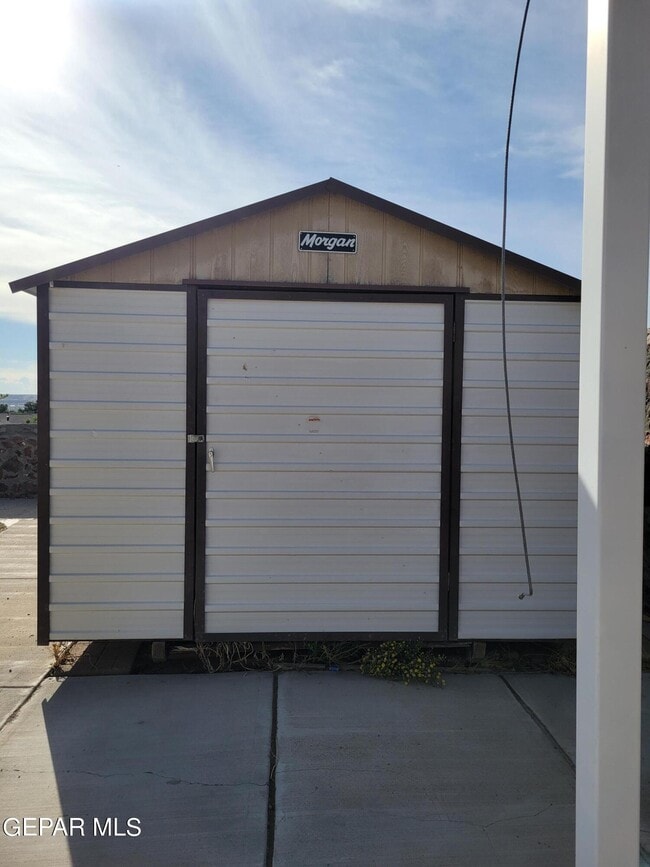 Building Photo - 305 Garden Grove Ln