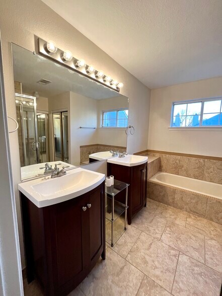 Building Photo - 2503 Plumgrove Cir