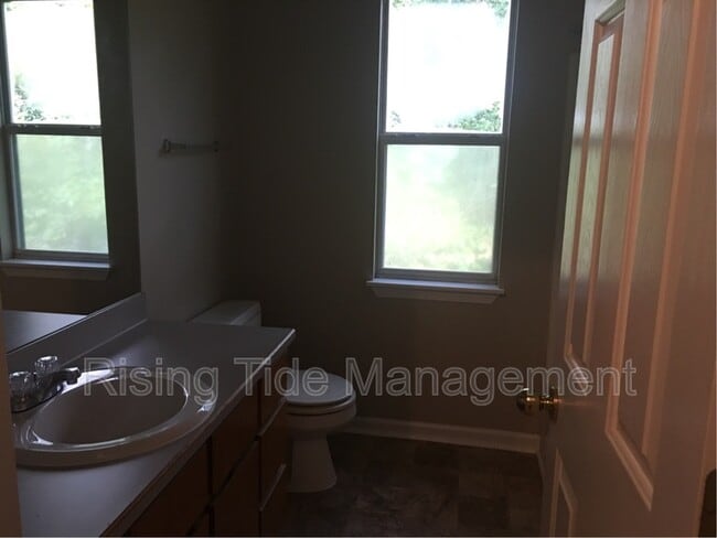 Building Photo - 1115 Ridge Dr