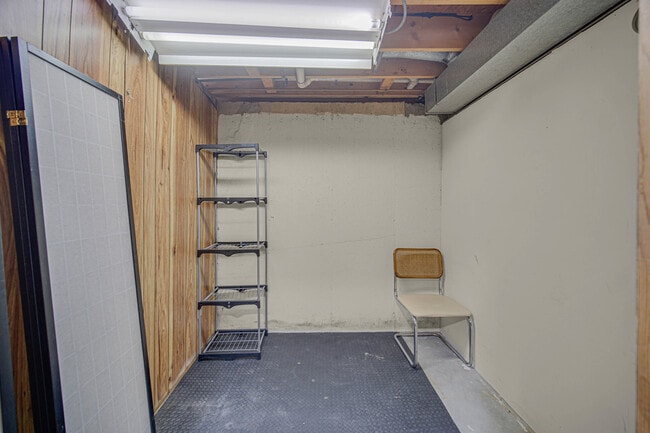 Building Photo - 933 Shambliss Ln