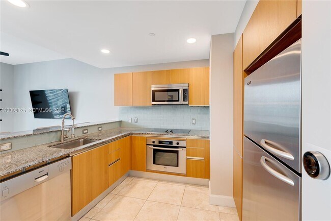 Building Photo - 1060 Brickell Ave