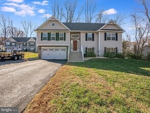 Building Photo - 5 Rectory Ln