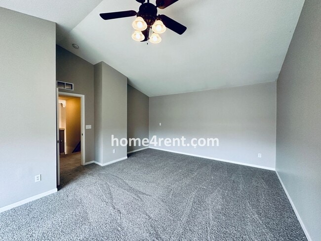 Building Photo - 8719 Dunraven St