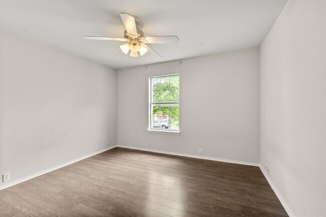 Building Photo - 2036 Kaiser Dr