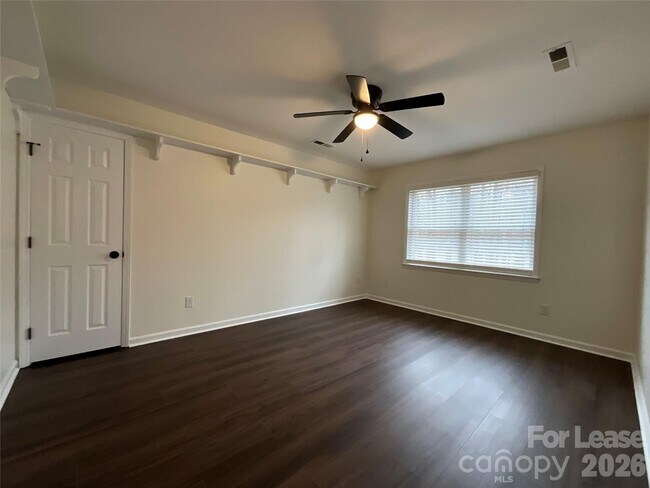 Building Photo - 11431 Howell Center Dr