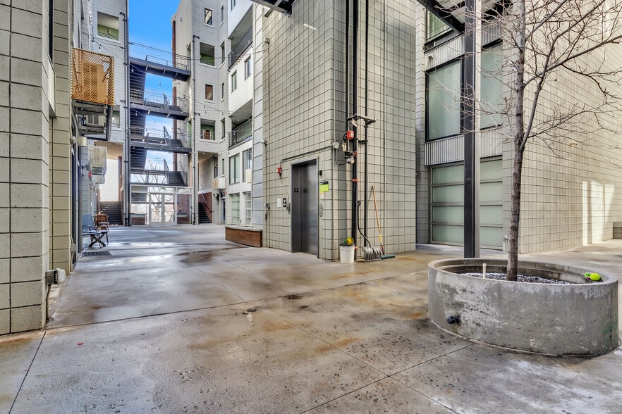 Building Photo - 360 W 300 S