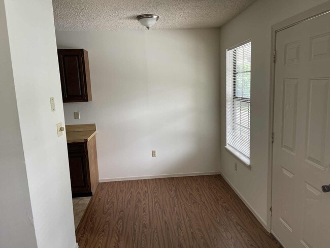 Building Photo - 2704 N Villa Blvd
