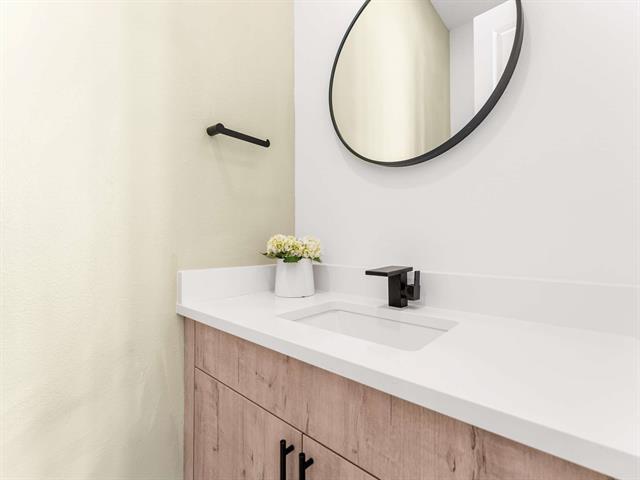 Building Photo - 2015 N Prairie Ave