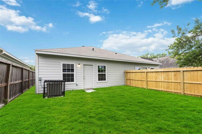 Building Photo - 4507 White Rock St