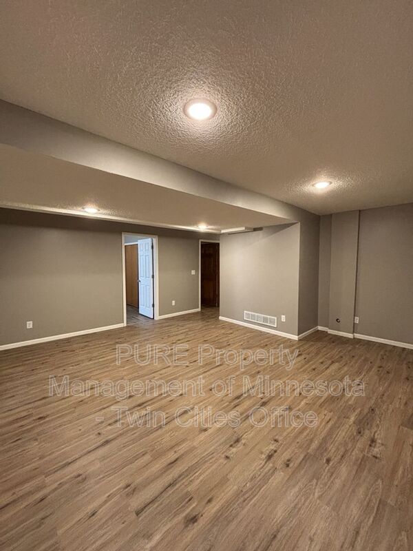 Building Photo - 645 Sullivan Dr NE