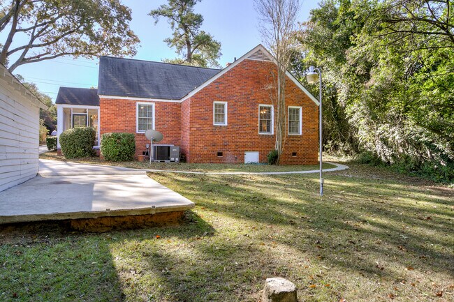 Building Photo - 2631 Oakland Ave