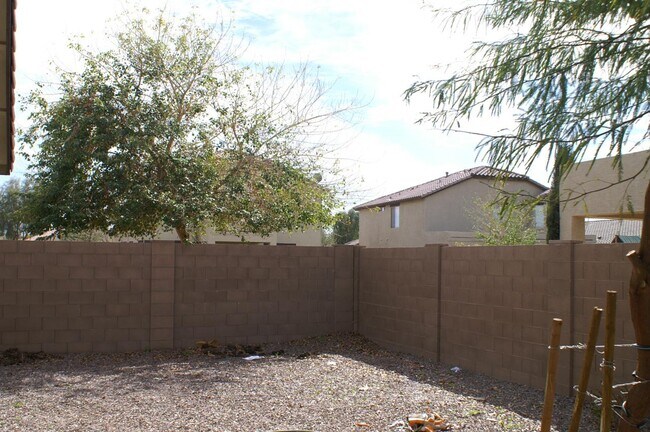 Building Photo - 4100 S Vineyard Ave