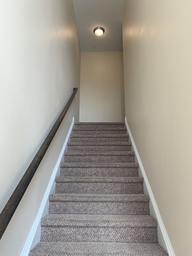 Building Photo - Spacious 3-Bed, 2.5-Bath Townhouse with Fenced Backyard!