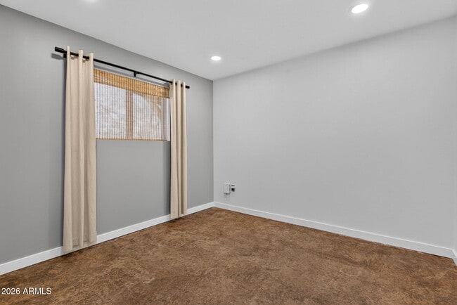 Building Photo - 346 E Papago Dr