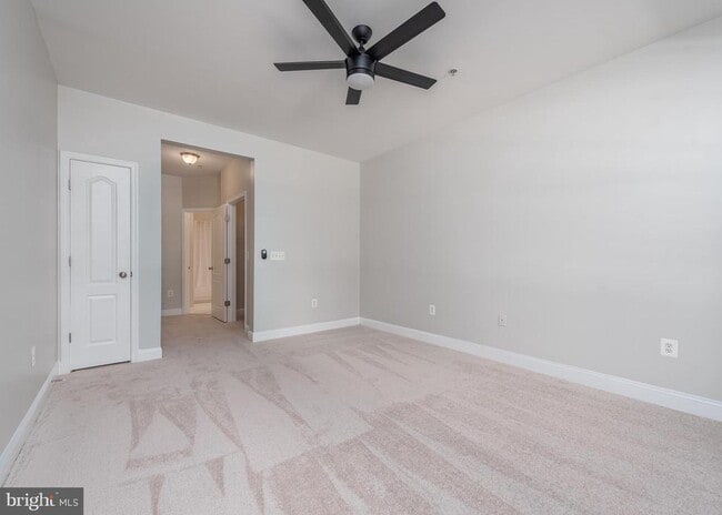 Building Photo - 5800 Clipper Ln