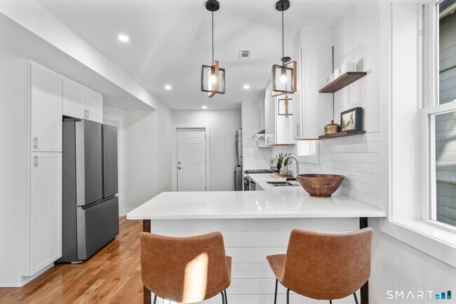 Building Photo - 54 Plaza Ave