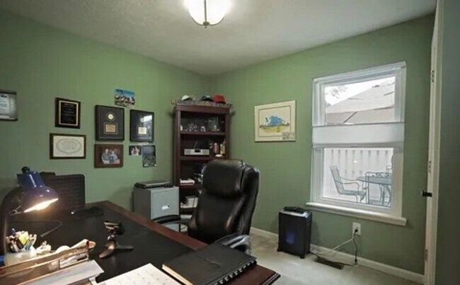 Building Photo - 4701 Shenandoah Dr