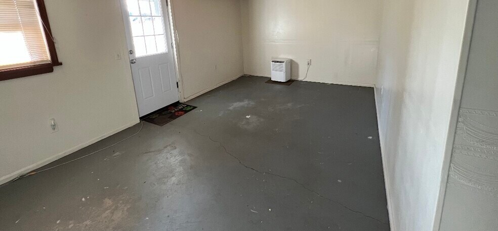 Building Photo - 1083 Cunningham Dr
