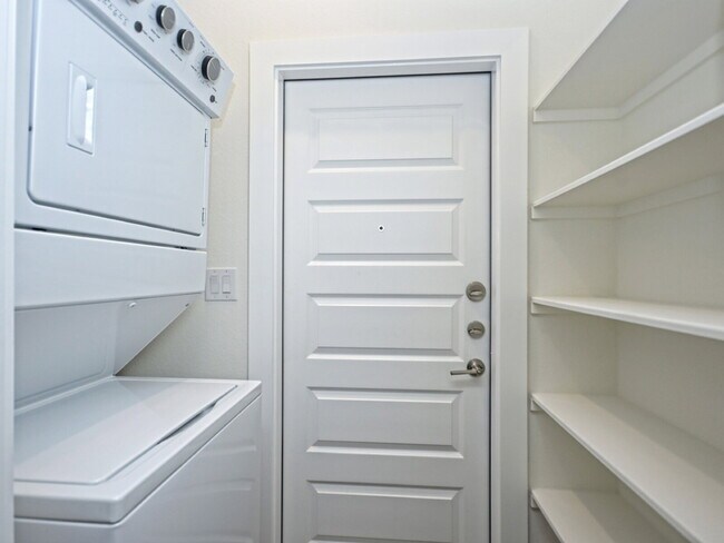 Building Photo - "Charming 3-Bedroom Condo Retreat in Georg...
