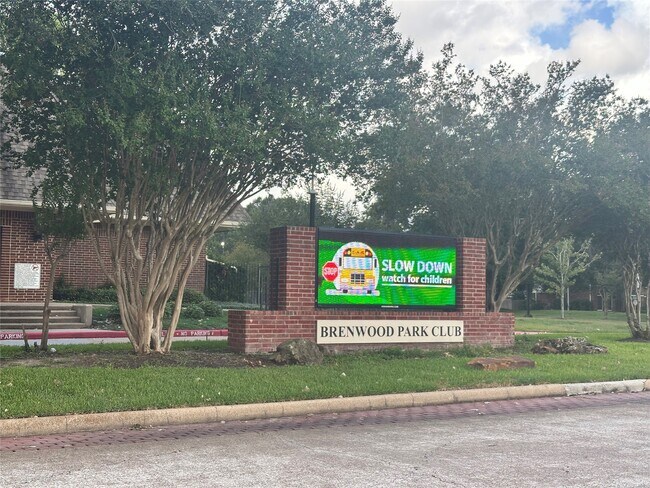 Building Photo - 6042 Wesley Manor Ct