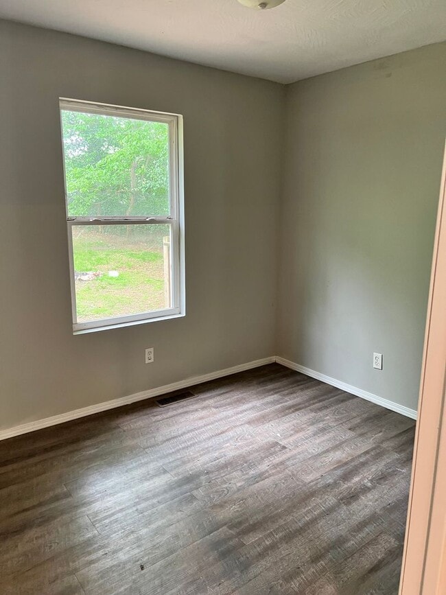 Building Photo - 3 Bed 2 Bath House