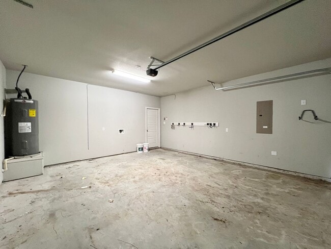 Building Photo - Modern Country Living Near I-35 – Stunning Duplex with Granite, Private Yard & Appliances Included!