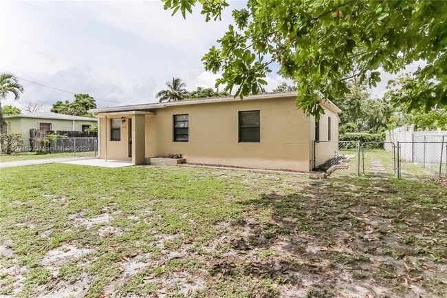 Building Photo - 1531 NW 12th Ct