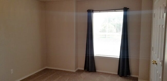 Building Photo - 619 Rolling Hills Dr