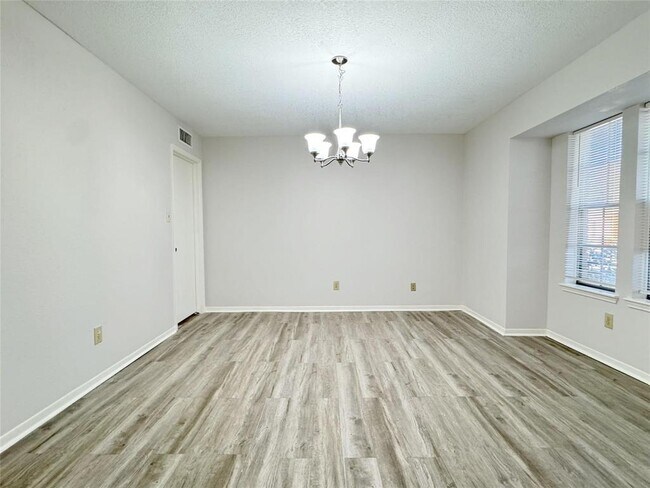 Building Photo - 2202 Windy Meadow Dr