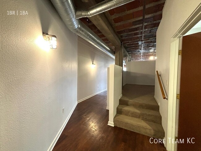 Building Photo - River Market Loft For Rent