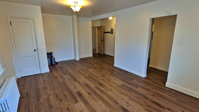 Building Photo - Historic Spacious 2 Bed 1 Bath with Study across City Park! Water/Heat/Trash/Sewer Included! Off ...