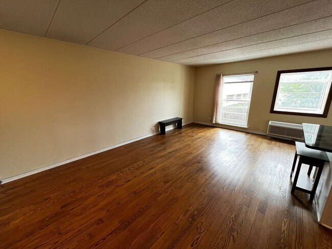 Building Photo - Spacious 2-story, 2-Bedroom Condo in Prime Buena Park Location Near the Lake