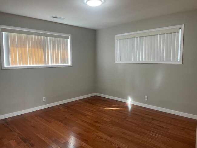 Building Photo - Move in ready rental in downtown Rainier with Columbia River views!