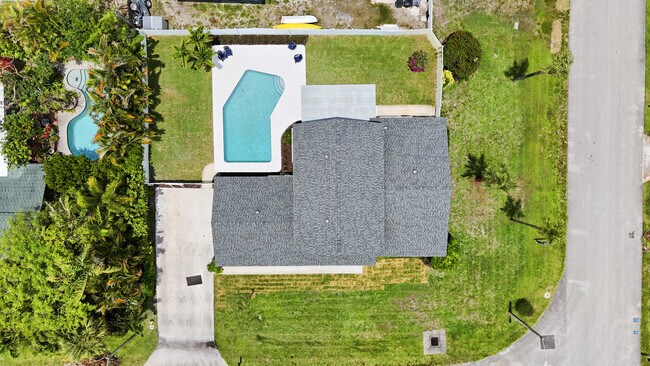 Building Photo - 3905 Flag Dr