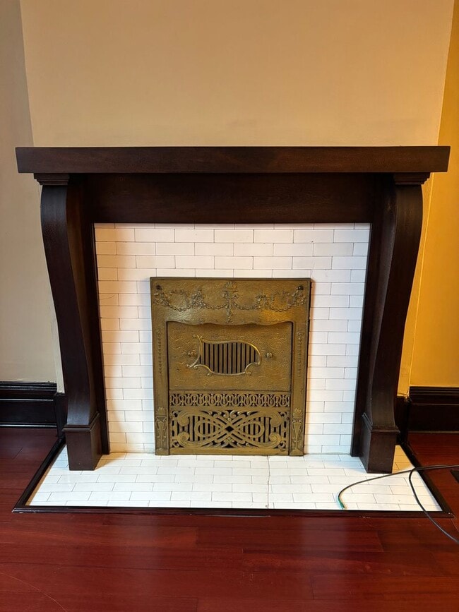 Building Photo - Completedly Remodeled 2+ Bedroom Home