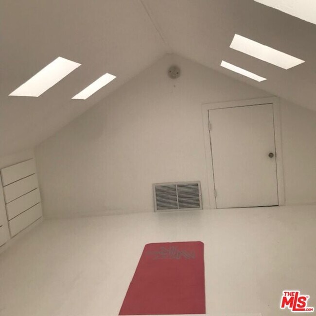 Building Photo - 409 Westminster Ave