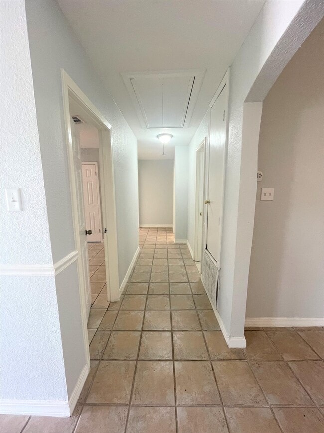 Building Photo - 131 Dennis Dr