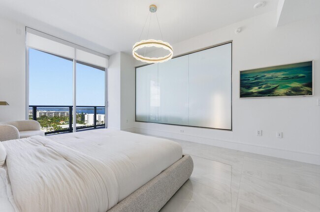 Building Photo - 220 Lake Shore Dr